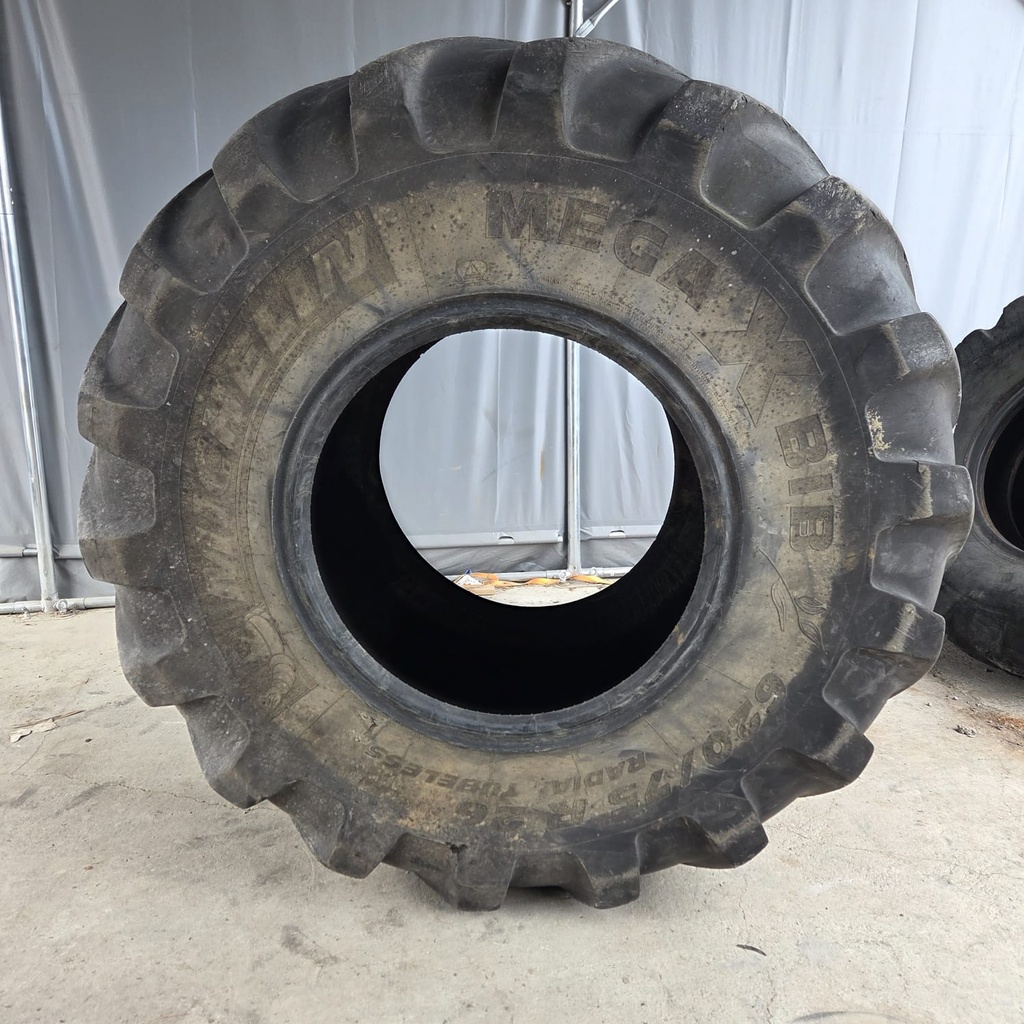 620/75R26 166A8/B MICHELIN MEGAXBIB Käytetty rengas DOT-14  12mm (Kyljessä pinta raapaisu, Tubeless)
