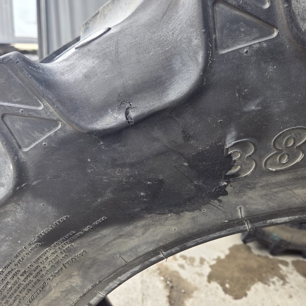 380/70R28 127A8/B BKT AgriMax RT765 Käytetty rengas DOT-15  18mm