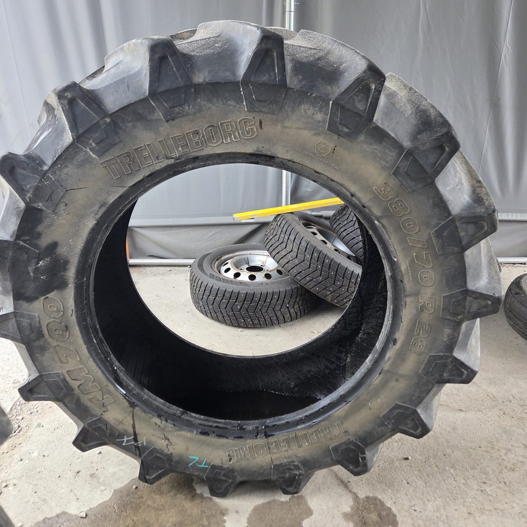 380/70R28 127A8 Trelleborg TM700 Käytetty rengas DOT-18  21mm  (Paisto korjattu, Tubeless)