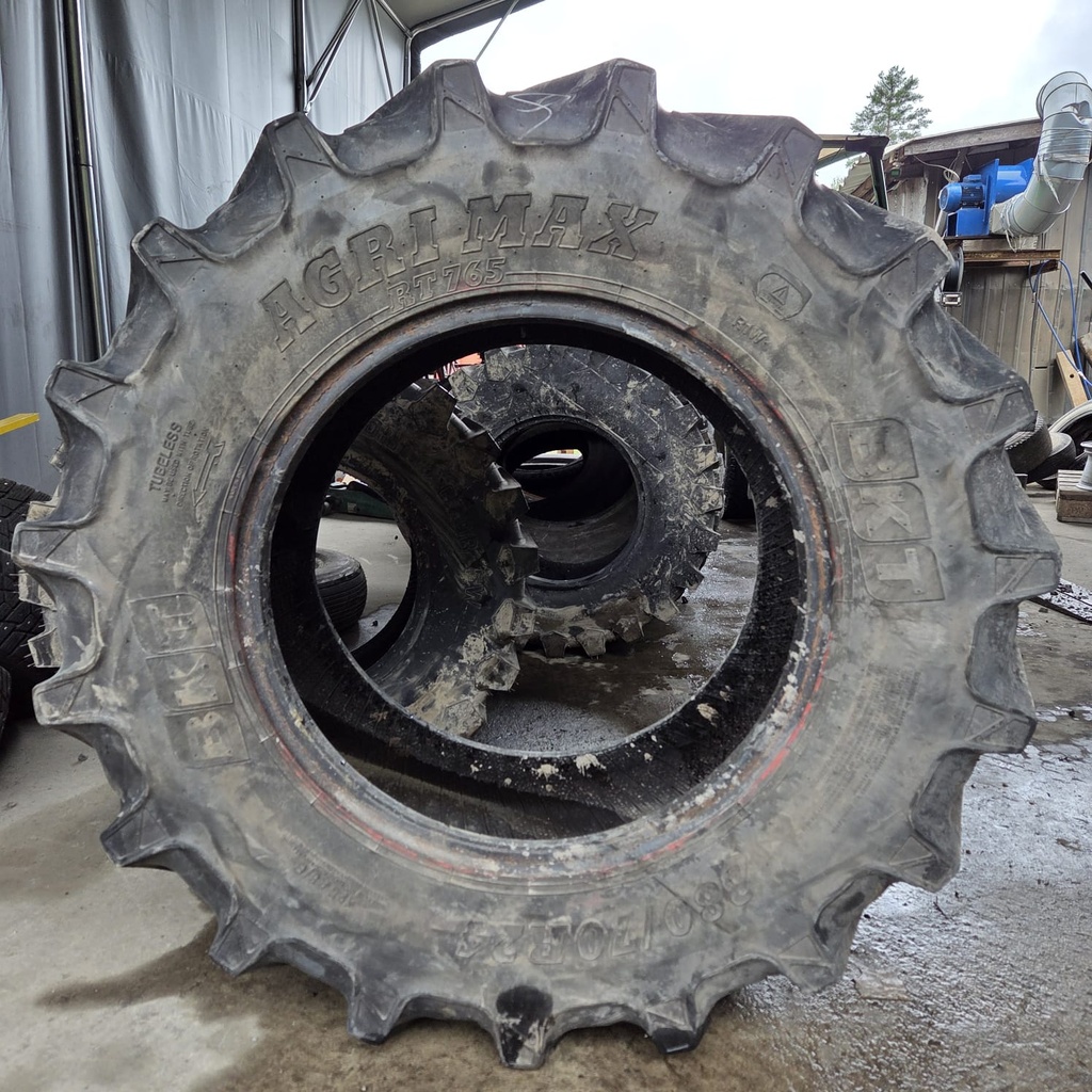 380/70R24 125A8/B BKT AgriMax RT765 Käytetty rengas DOT-16  16mm Tubeless