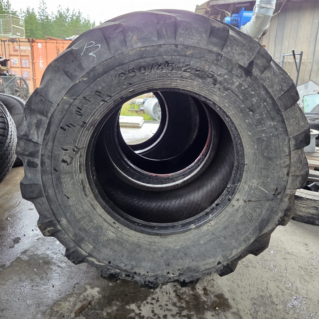 650/45-22.5 173A6/169/A8 Alliance Floation 331 Käytetty rengas DOT-18  18mm