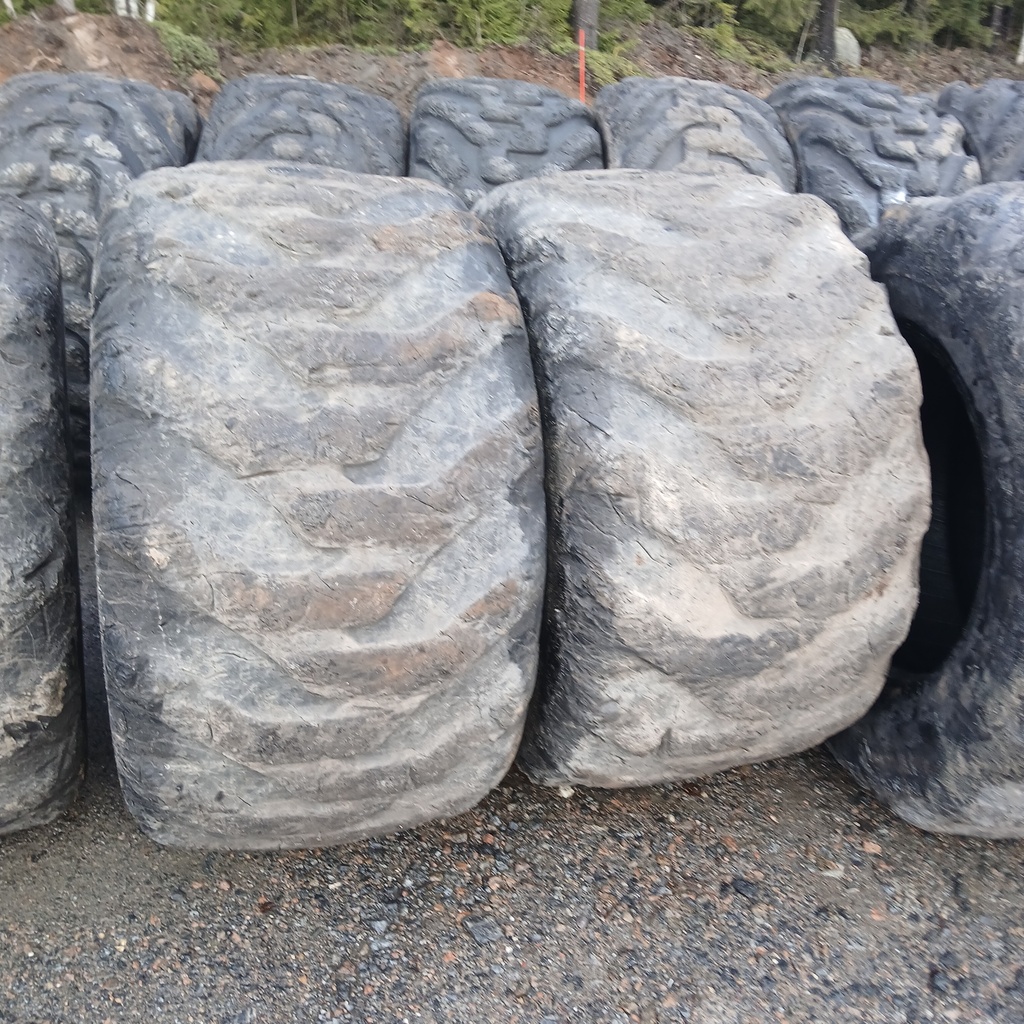 710/45-26.5 20pr Trelleborg Twin Forestry T480 15-20mm Käytetty (Osassa korjauksia)