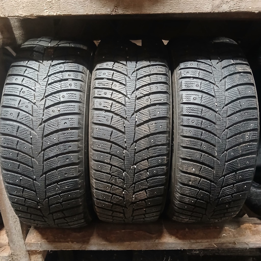 205/55R16 91T Laufenn I Fit Ice Käytetty 6-7mm DOT-18 (Muutamia nastoja poikki)
