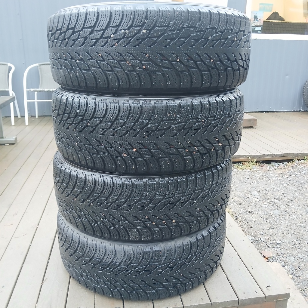 235/55R18 104R XL Nokian Hakkapeliitta R3 SUV Käytetty DOT-21 8mm