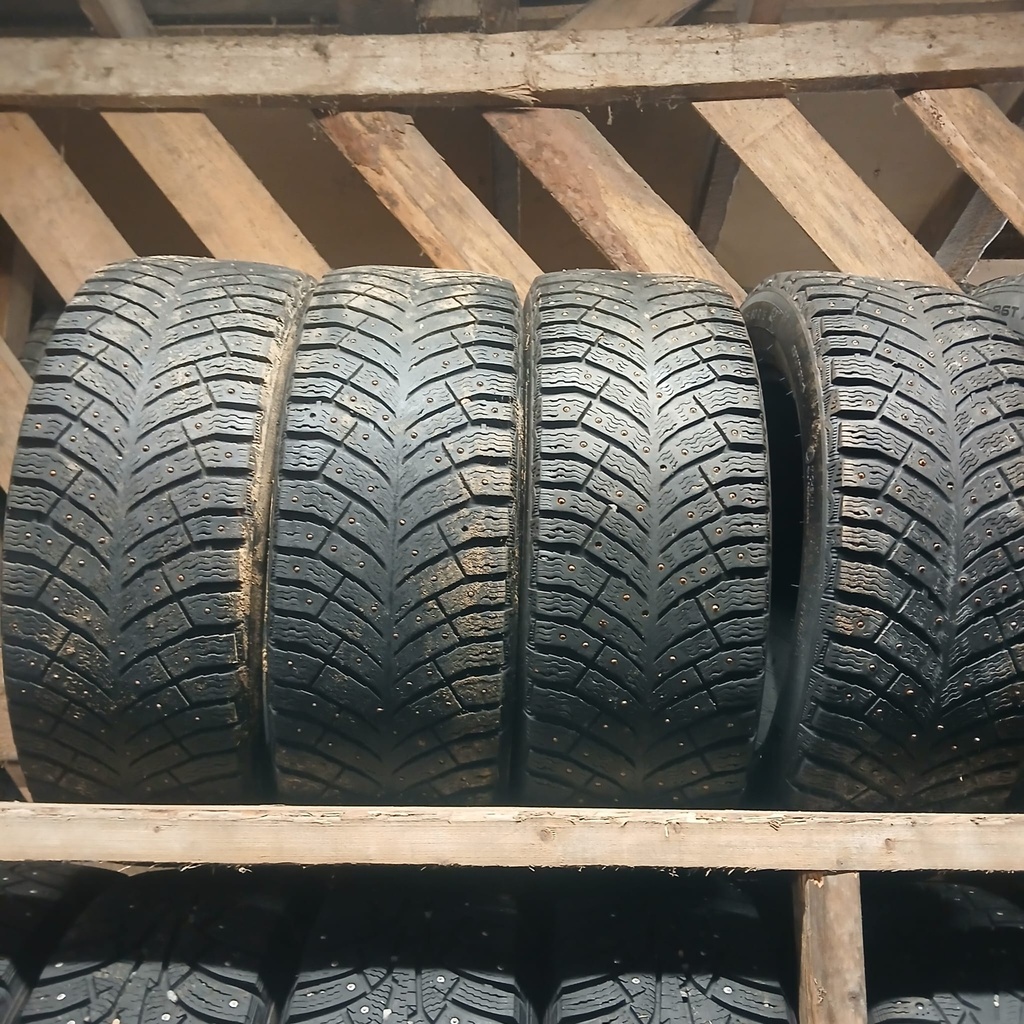 205/60R16 Michelin X-Ice North 4 Käytetty DOT-18 4-5mm