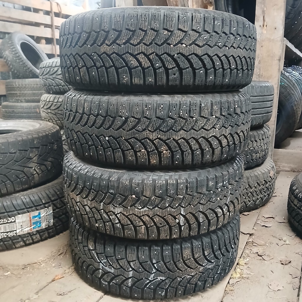 195/60R15 92T Bridgestone Blizzak spike-01 Käytetty nastarengas 8-9mm DOT-13