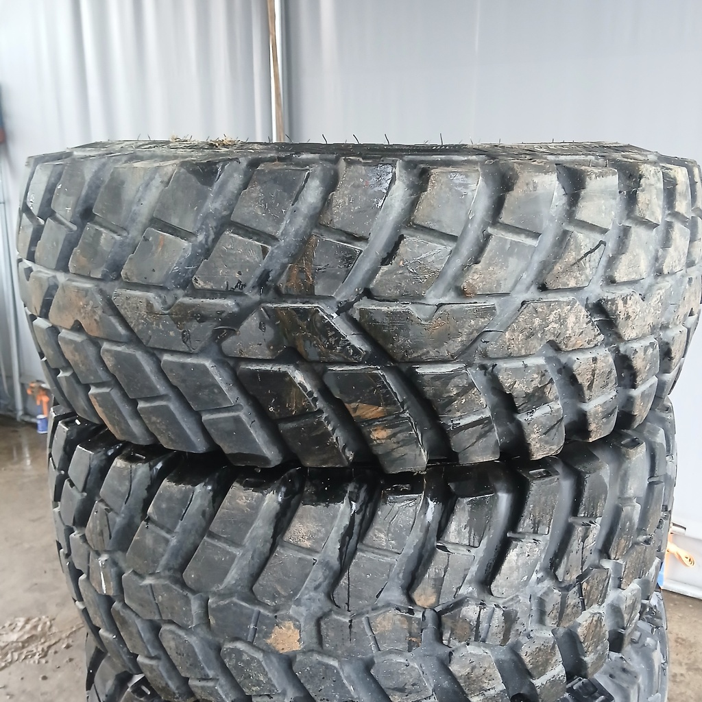 340/80R18 (12.5R16) 143A8/138D Nokian TRI 2 Käytetty palapintarengas 10-15mm