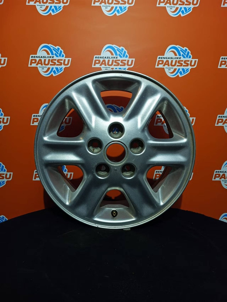 Käytetty vannesarja 5x114,3 ET 46 KR 64,1 5,5x15"