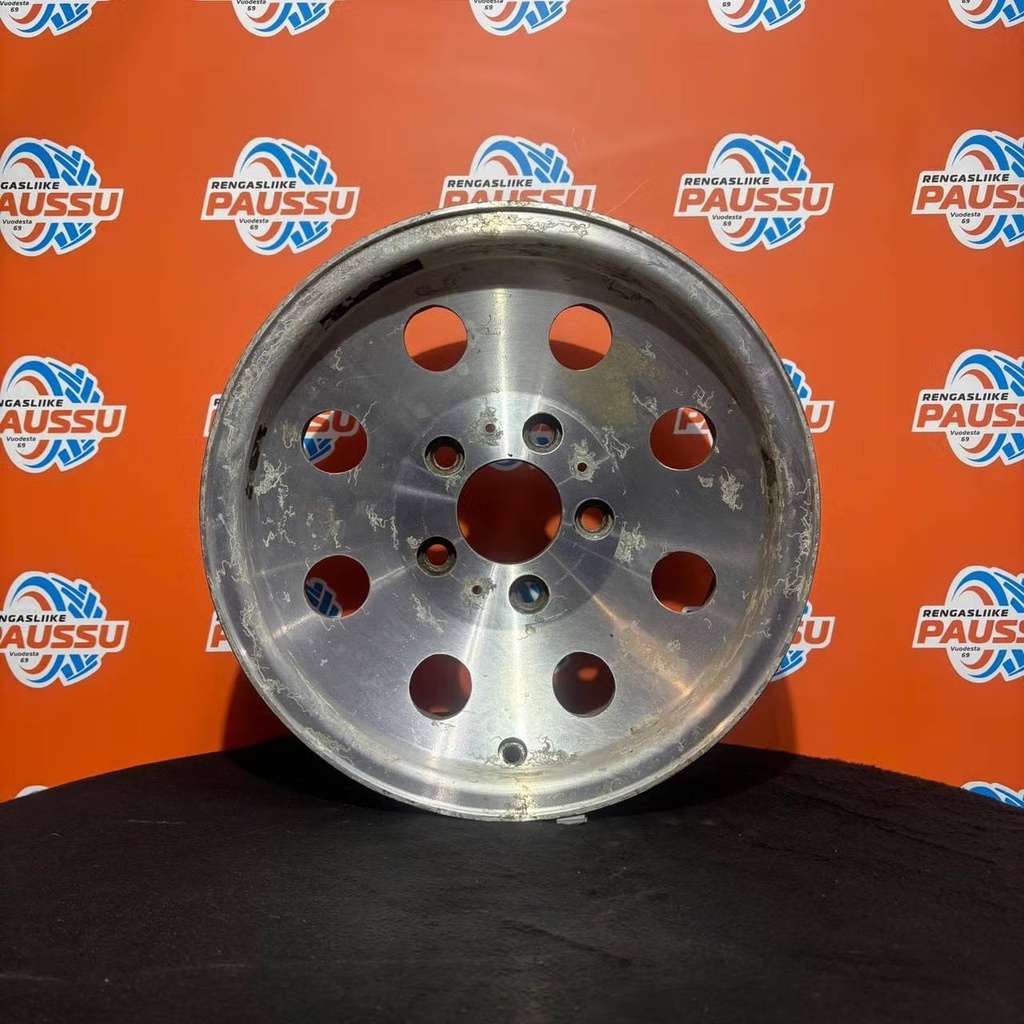 Käytetty MODERN WHEEL vannesarja 5x127 ET 1 KR 77,8 6,5x15"