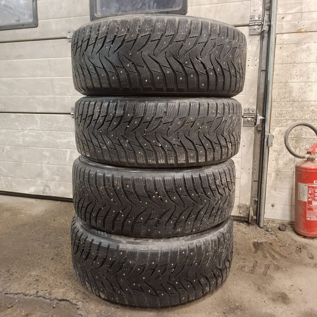 255/55R19 111T KUMHO WS31 XL Käytetty nastarengas 8mm DOT-21