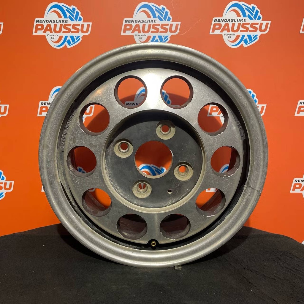 Käytetty vannesarja 4x114,3 ET 45 KR 66,6 5,5x14"