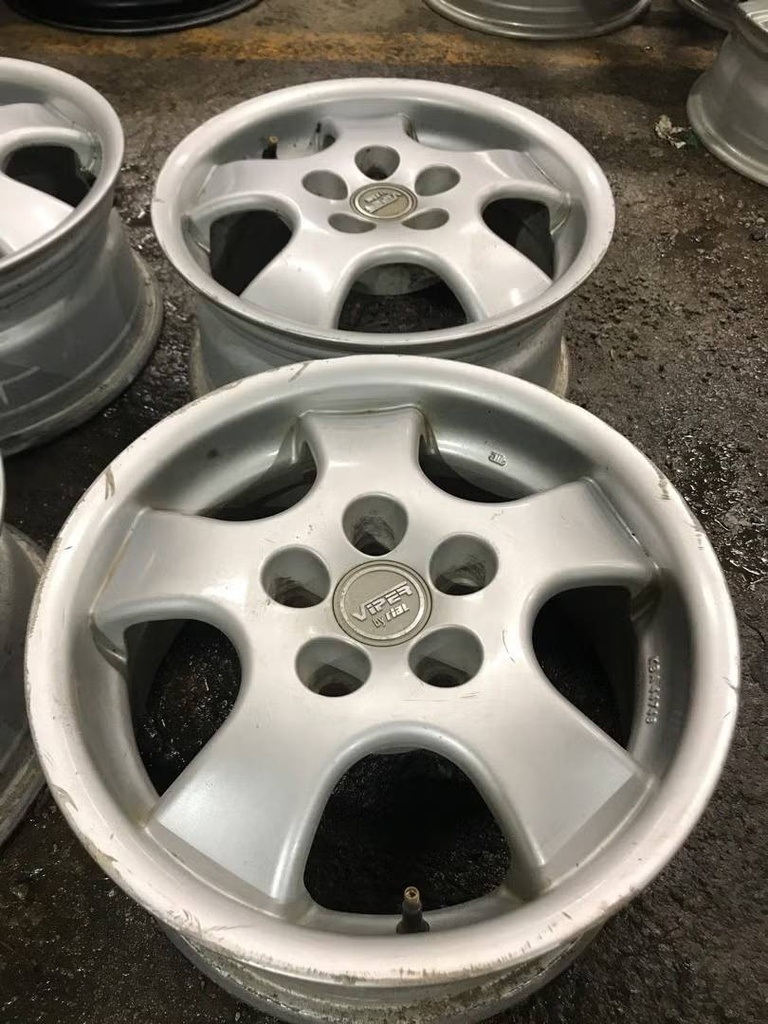 Käytetty RIAL vannesarja 5x114,3 ET 40 KR 70,1 7x15" (12mm Pultin reijät)