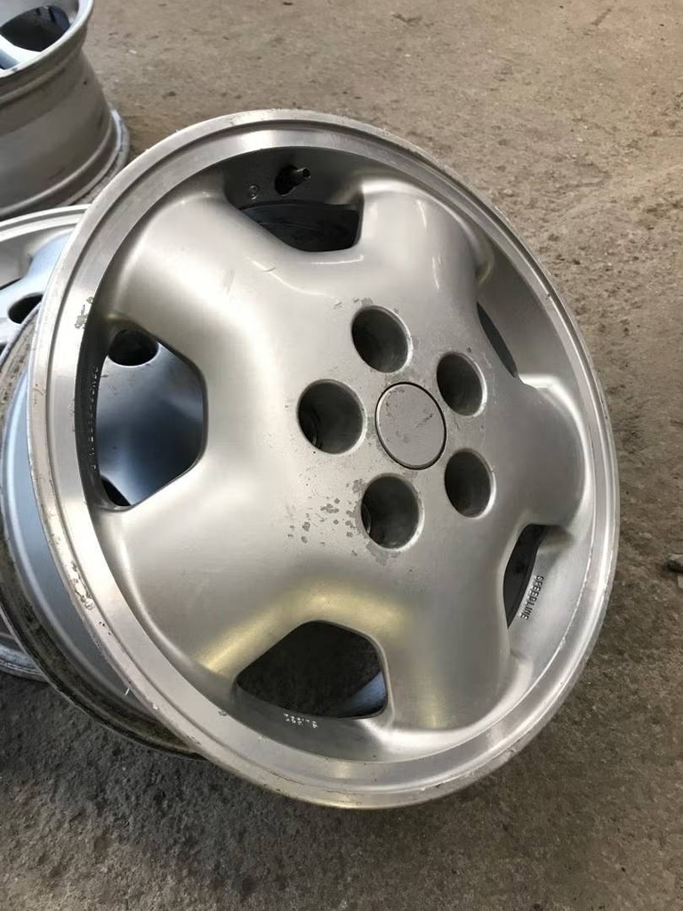 Käytetty vannesarja 5x108 ET 50 KR 60,1 6,5x15"