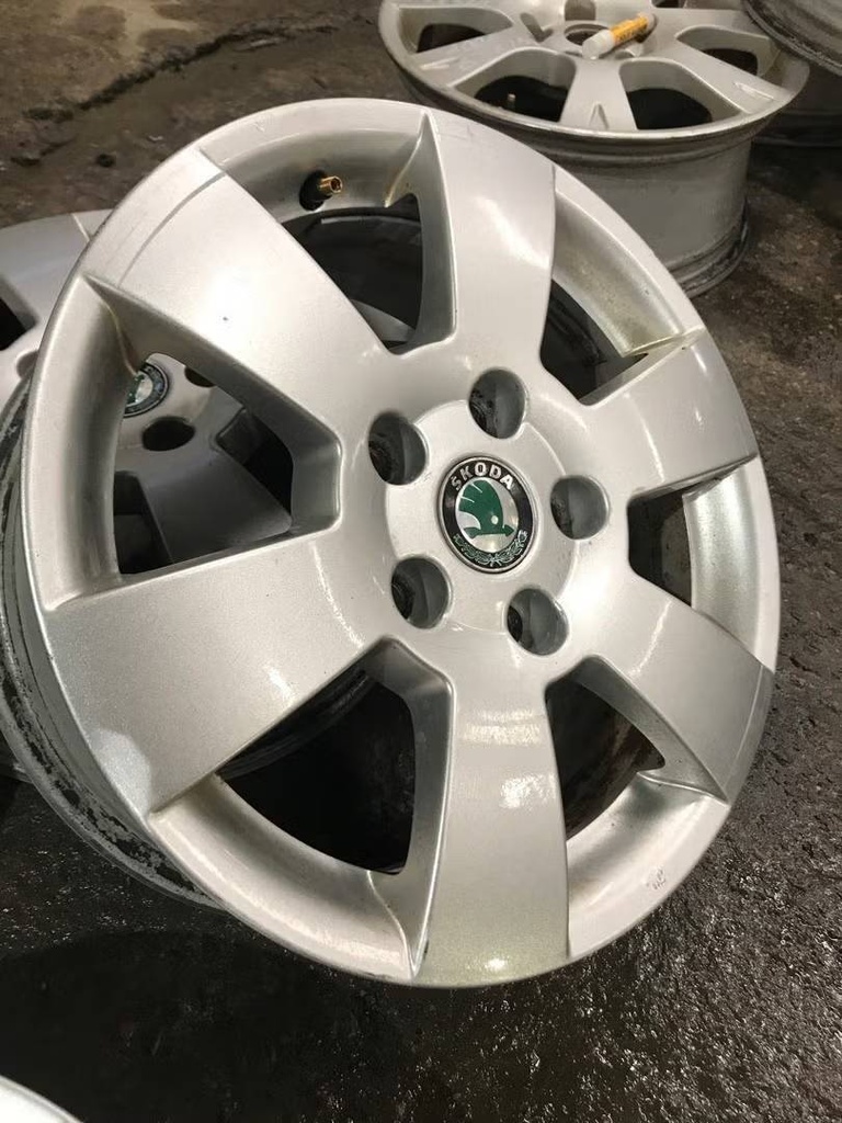 Käytetty SKODA vannesarja 5x112 ET 47 KR 57,1 6x15"