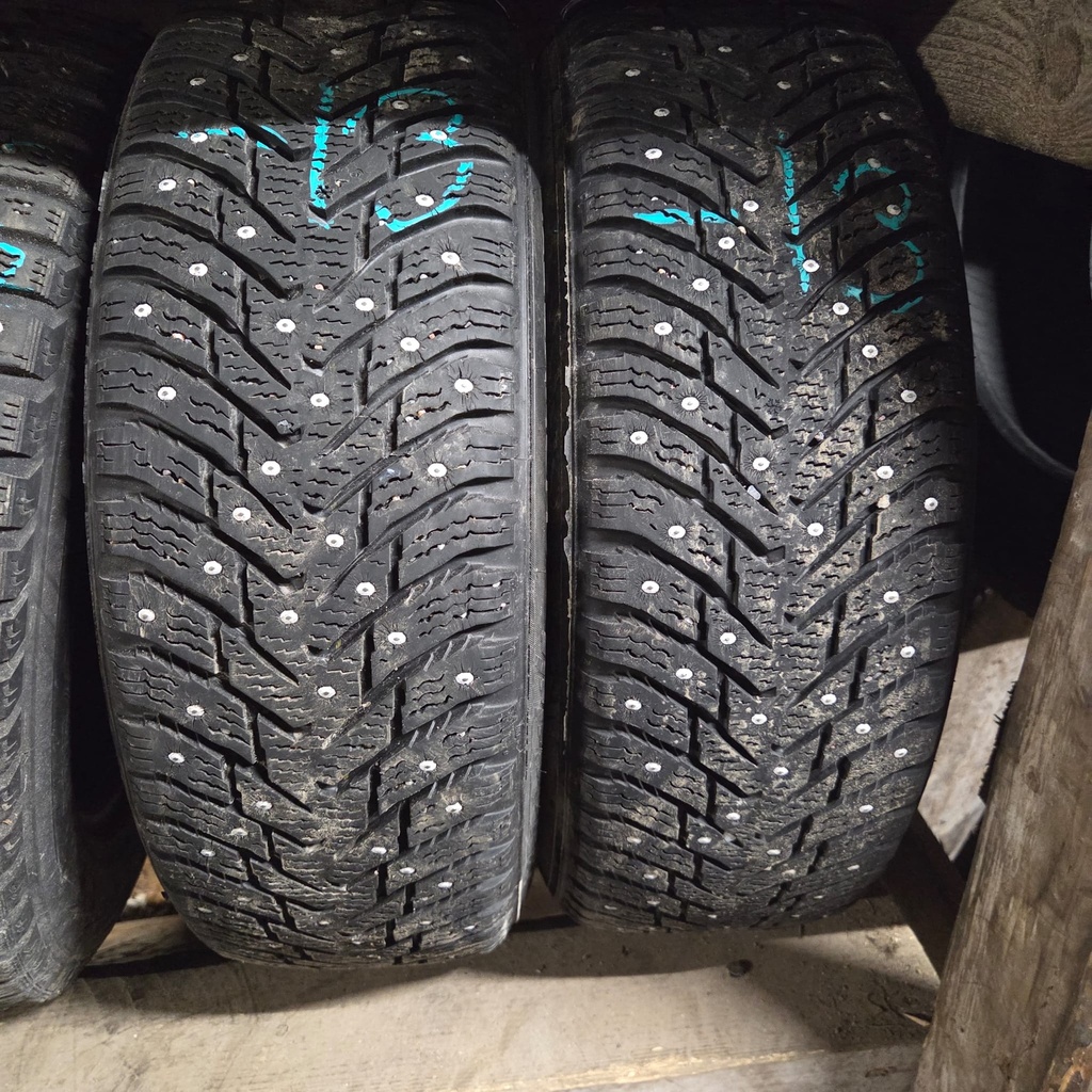 185/65R15 92T XL Nokian Hakkapeliitta 8 Käytetty nastarengas 6-7mm DOT-13