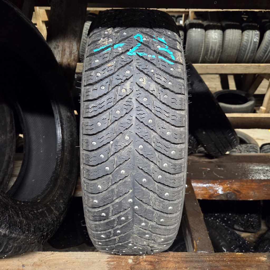 185/65R15 92T Nokian Hakkapeliitta 10 Käytetty nastarengas 5,5mm DOT-23