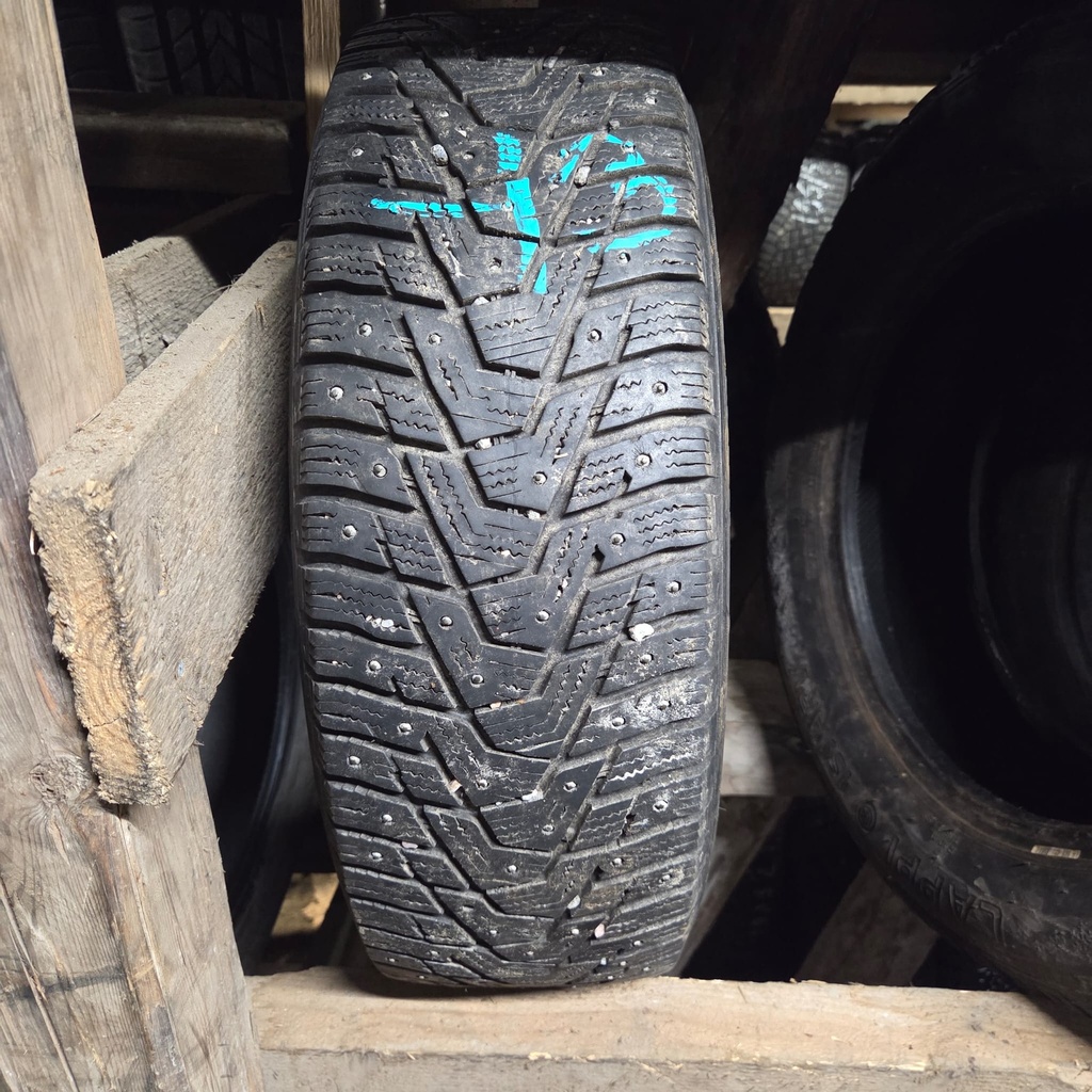 185/65R15 92T Hankook Winter i*Pike RS2 W429 Käytetty nastarengas 6mm DOT-18