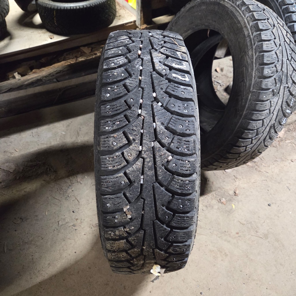 185/65R15 92T XL Nokian Hakkapeliitta 5 Käytetty nastarengas 7mm DOT-11
