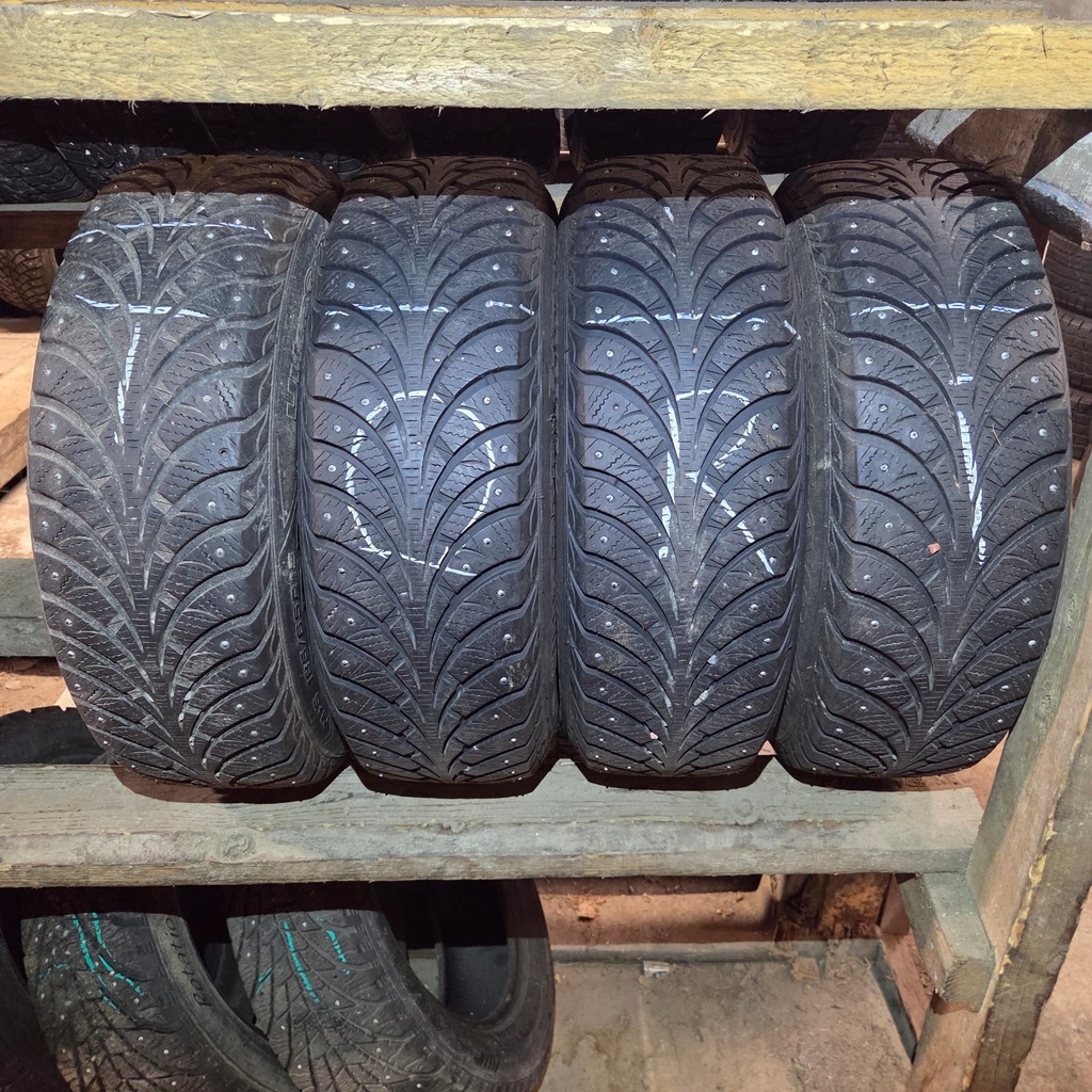 185/65R15 88T Goodyear Ultragrip Extreme Käytetty nastarengas 5,5-6,5mm DOT-08,-09,-10