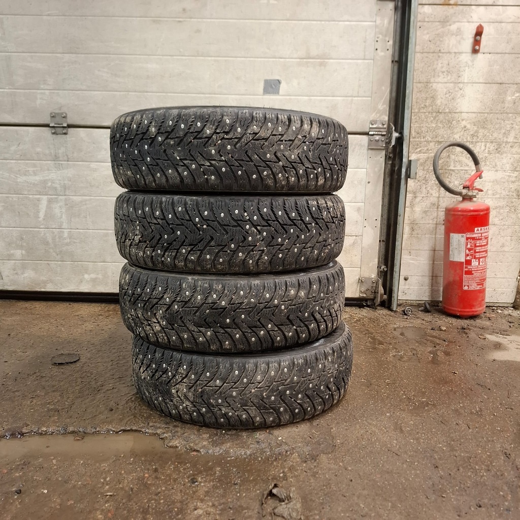 155/65R14 75T Nokian Hakkapeliitta 8 Käytetty nastarengas 6mm DOT-13