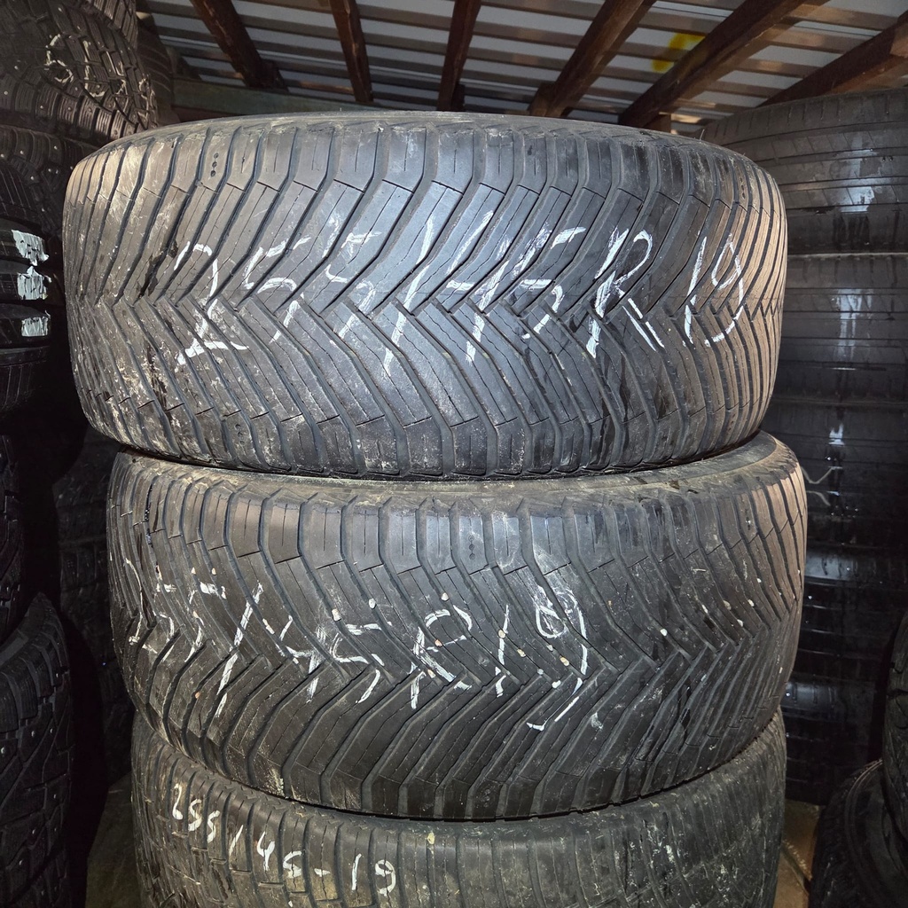255/45R19 104H Michelin CROSSCLIMATE 2 SUV Käytetty kesärengas 6mm DOT-22 ja -23