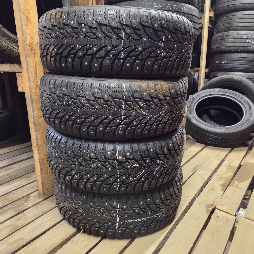 235/55R18 104T Nokian Hakkapeliitta 9 SUV Käytetty nastarengas 9mm DOT-20 ja -21