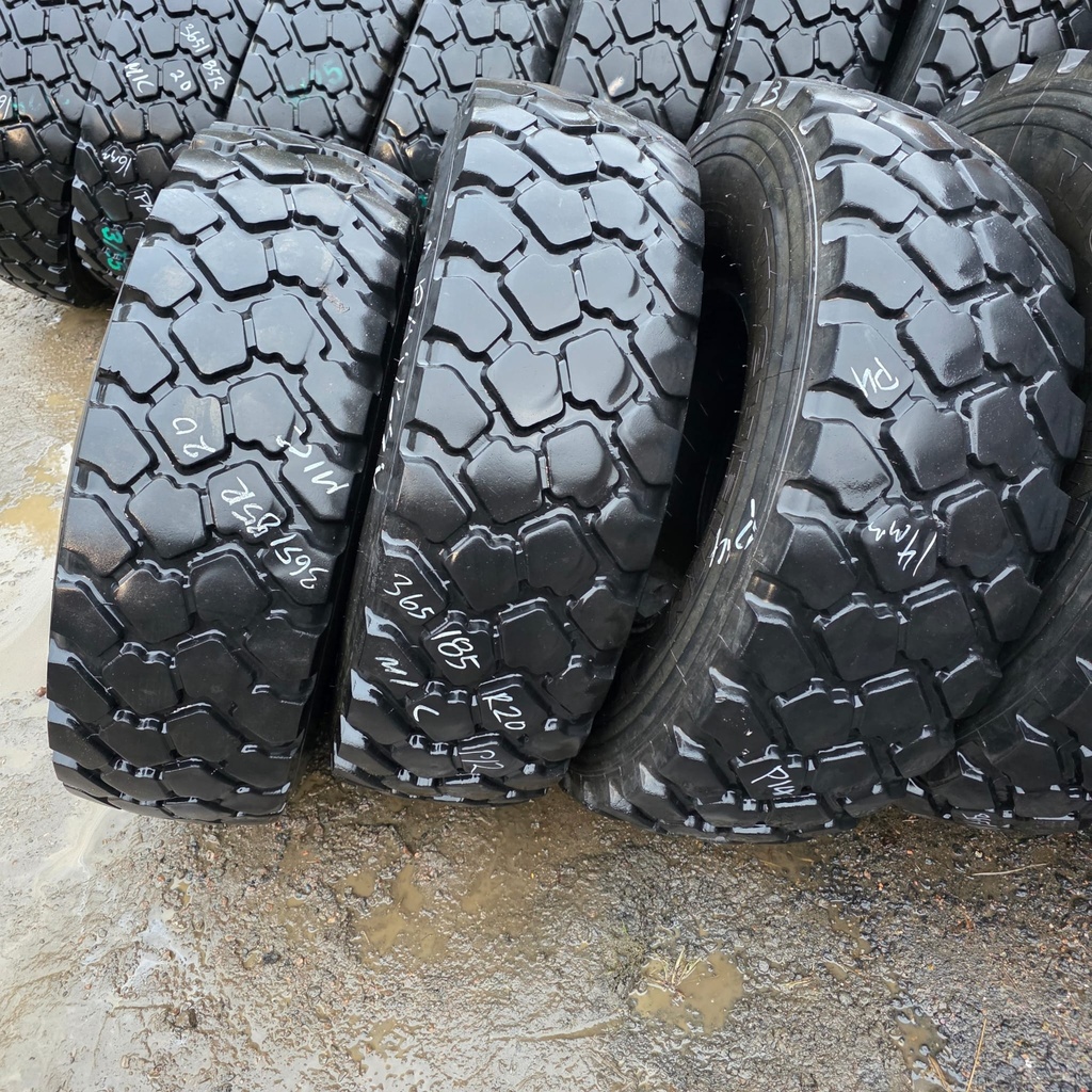 365/85R20 164G MICHELIN XZL Käytetty KA-rengas 13-15mm (pinta hieman epätasainen)