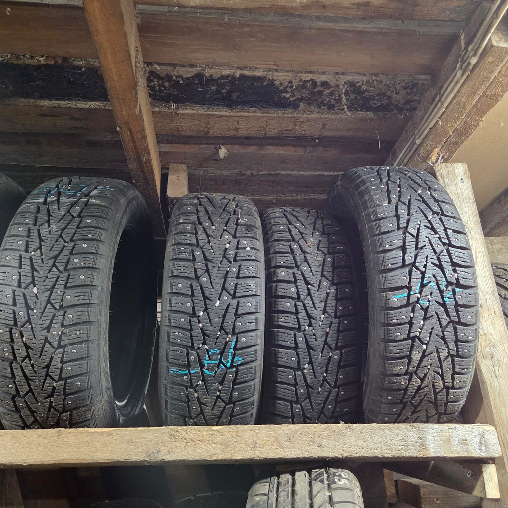 175/65R15 88T XL Nokian Hakkapeliitta 7 Käytetty nastarengas 8-9mm DOT-13 ja -14 ja -15