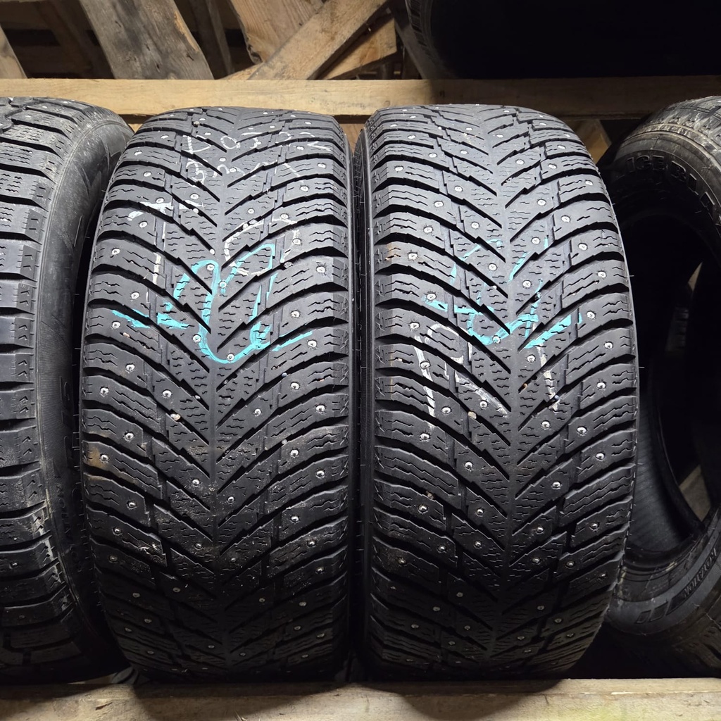 215/60R16 99T Nokian Hakkapeliitta 10 Käytetty nastarengas 5mm DOT-22