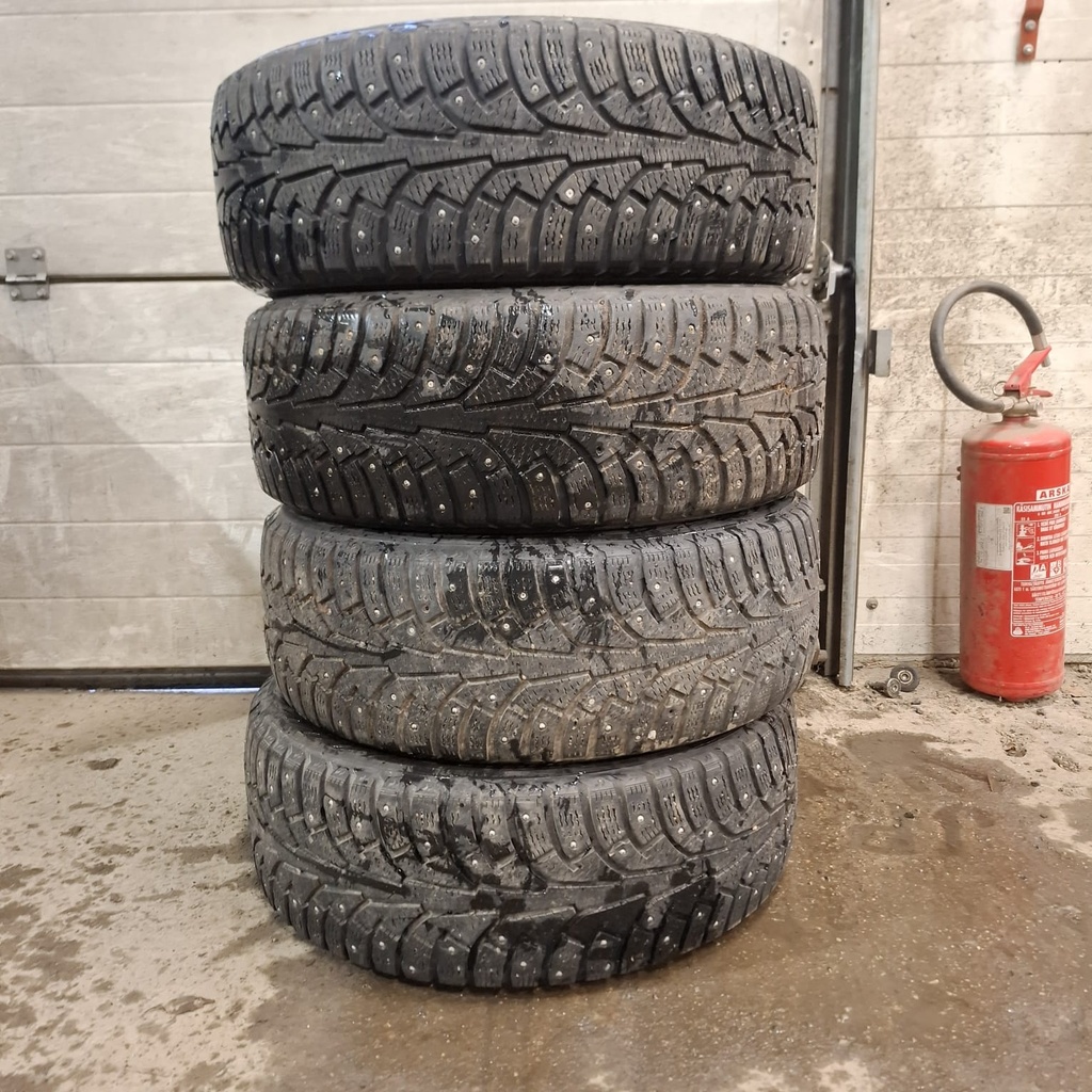 205/55R16 94T XL Nokian Hakkapeliitta 5 Käytetty nastarengas 5,5-7mm DOT-10