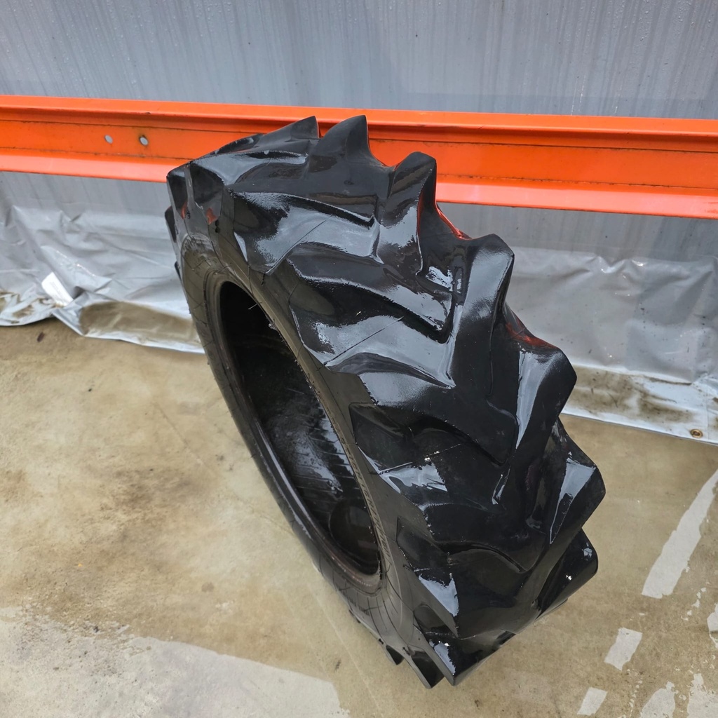 9.5-20 6pr Firestone All Traction Champion Käytetty rengas (Keskellä ei hakkua mutta reunoilla on) (Vanha)