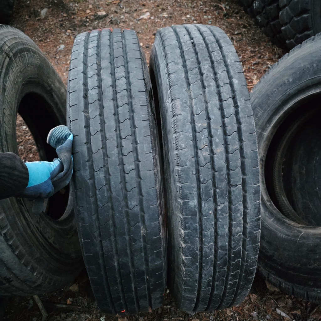 9.00R20 14pr Yokohama RY058 stem Käytetty KA-rengas Ohjaava 15mm DOT-09