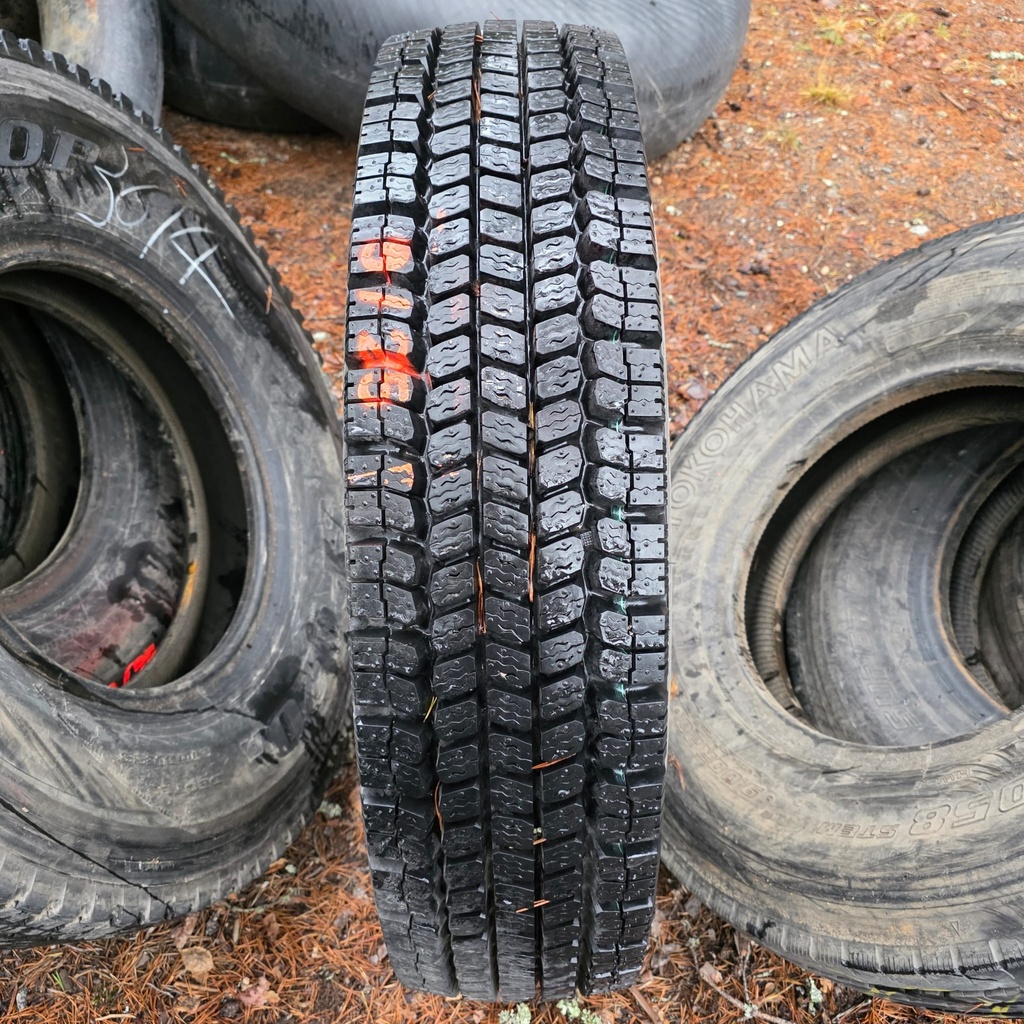 9.00R20 14pr Toyota M909 Ajamaton KA-rengas veto (vanha)