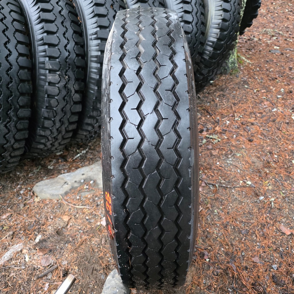 10.00R20 16pr Goodyear unisteel G18 Käytetty KA-rengas trailer Pintaa: 13mm (Vanha, Hyvä runko)