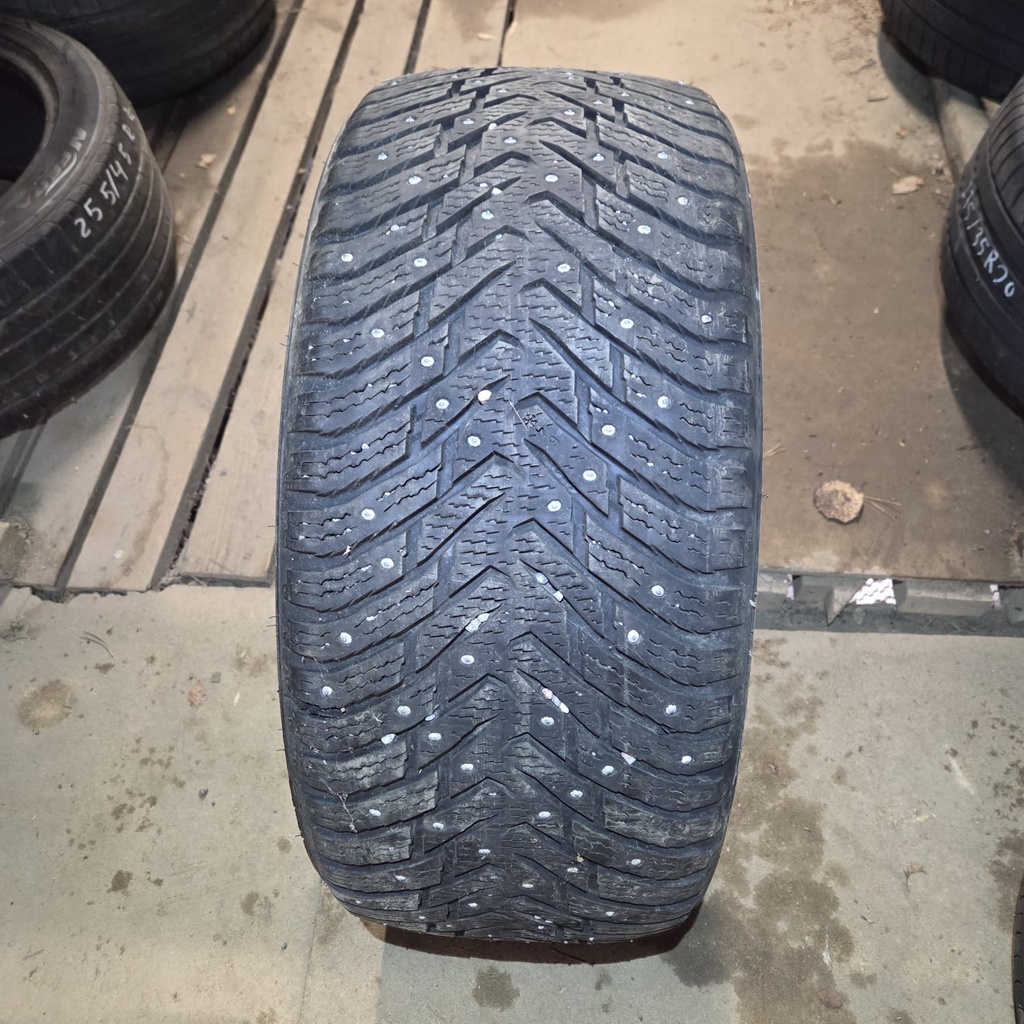 255/35R20 97T XL Nokian Hakkapeliitta 8 Käytetty nastarengas 7,5mm DOT-16