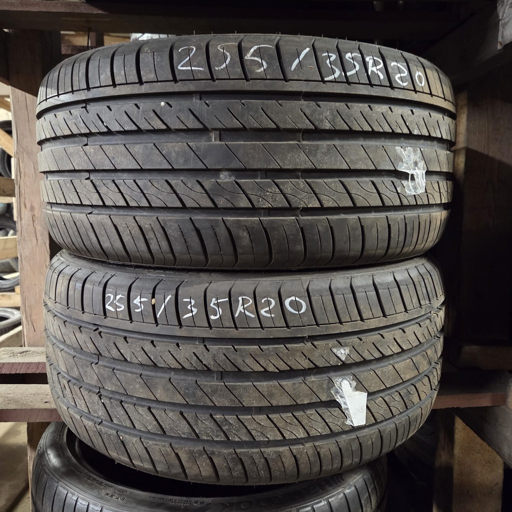 255/35R20 97W Arivo Ultra ARZ5 Käytetty kesärengas 7mm DOT-25