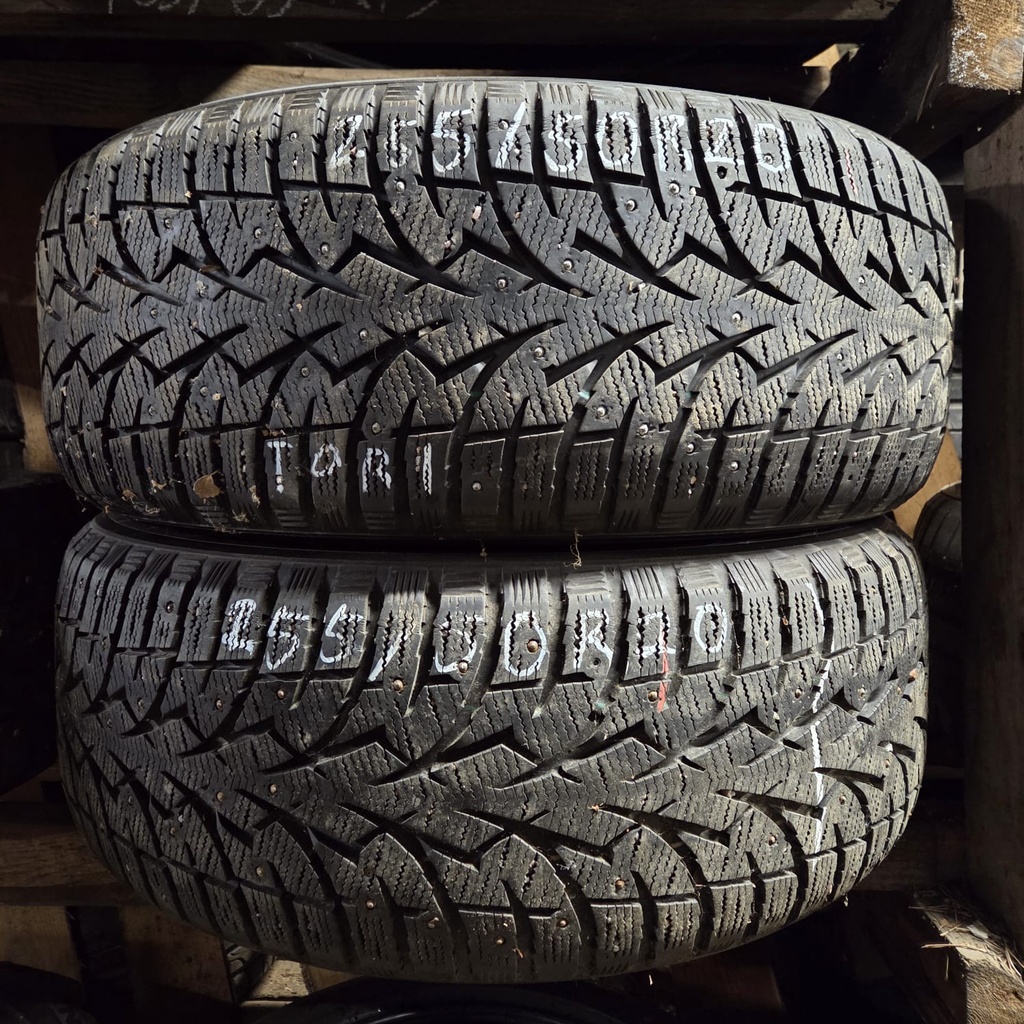 255/50R20 109T Toyo Observe G3-ICE Käytetty nastarengas 8,5-9mm DOT-17 ja -18