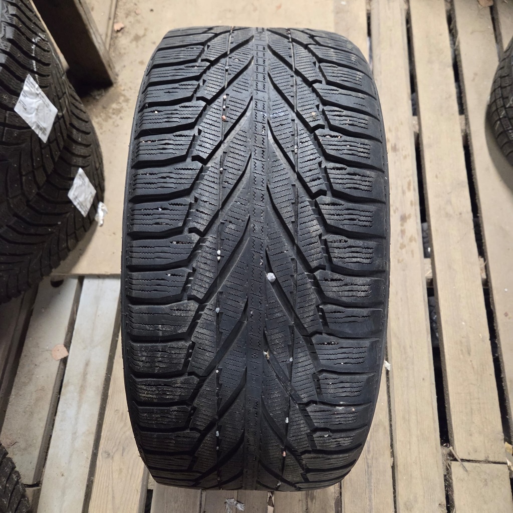 275/40R20 106R XL Nokian Hakkapeliitta R2 SUV Käytetty kitkarengas 6,5mm DOT-17
