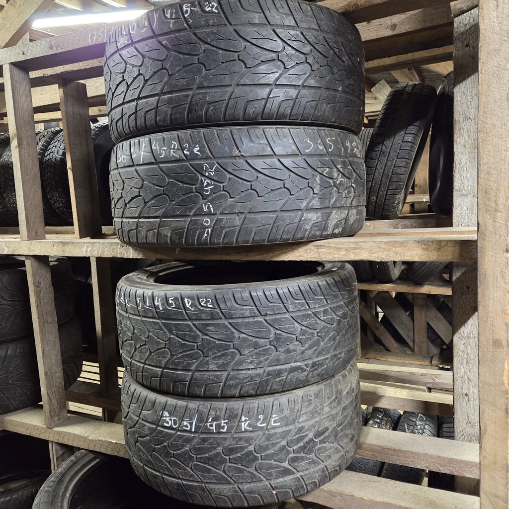 305/45R22 118V Kumho Ecsta STX Käytetty kesärengas 4-5mm DOT-06