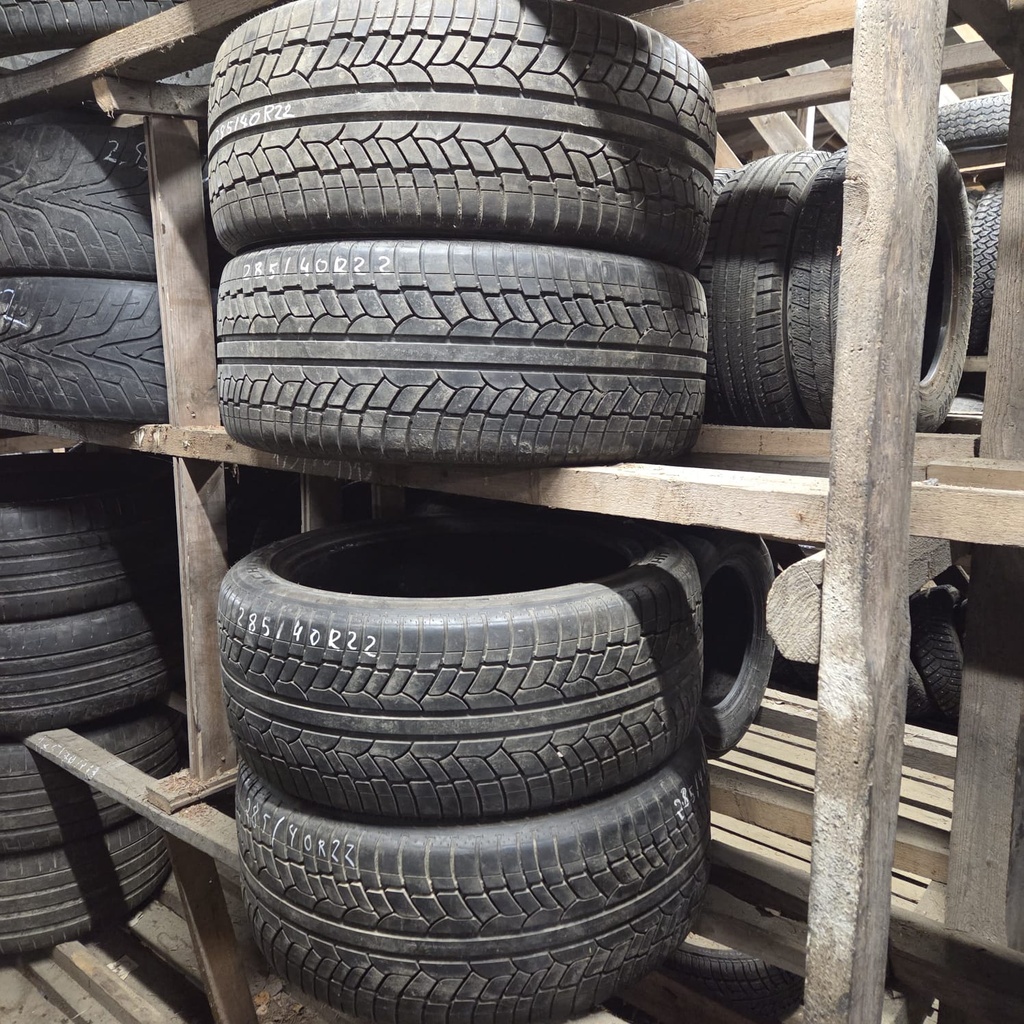 285/40R22 110V Achilles Desert Hawk UHP Käytetty kesärengas 7-8mm DOT-13