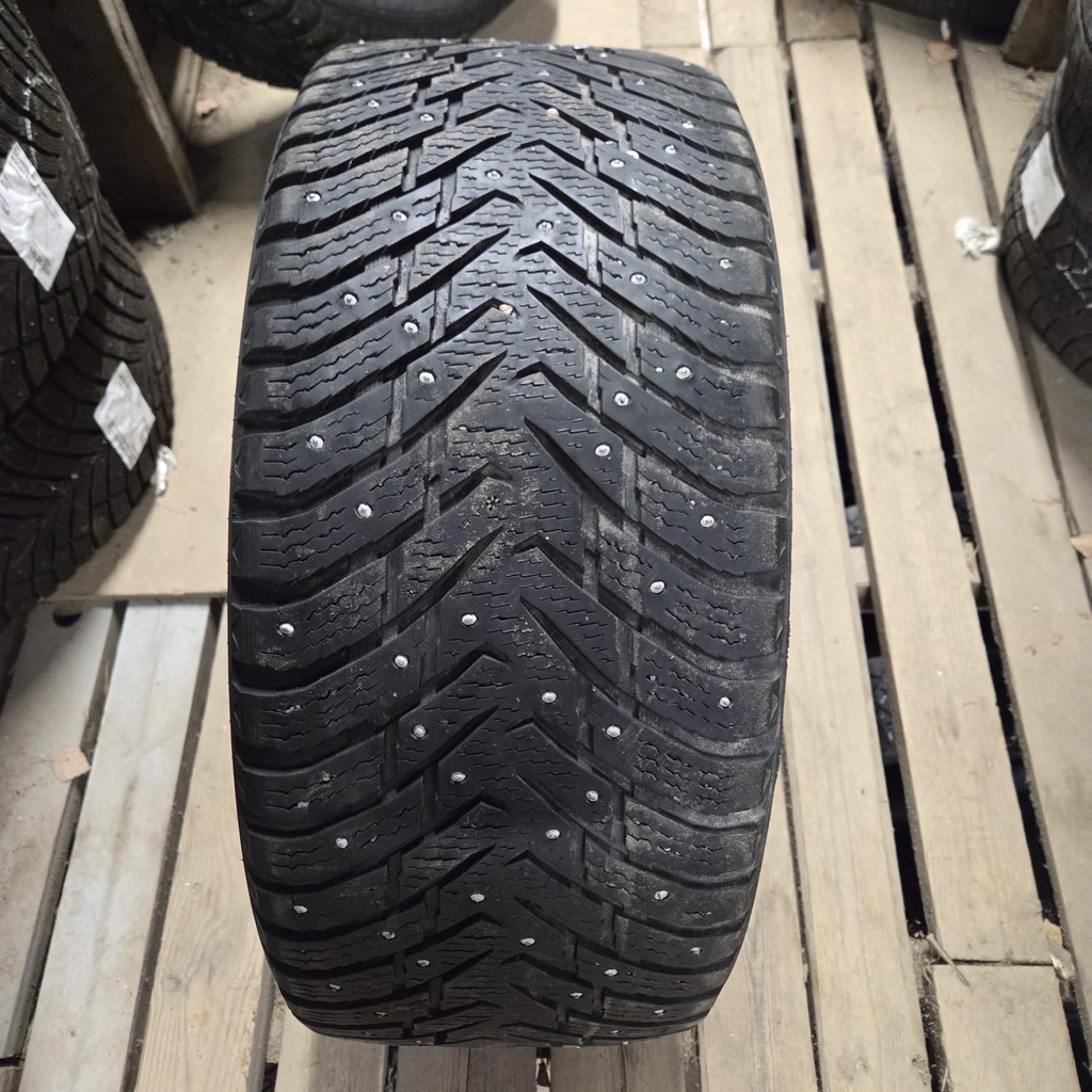 275/40R20 106T XL Nokian Hakkapeliitta 8 SUV Käytetty nastarengas 7mm DOT-18