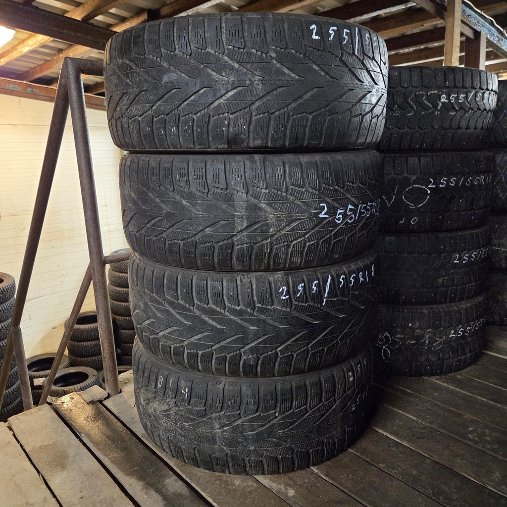 255/55R18 109R XL Nokian Hakkapeliitta R2 SUV Käytetty kitkarengas 3,5-4mm DOT-15
