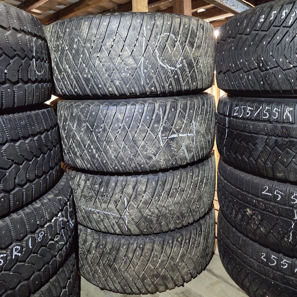 255/55R18 109T Goodyear Ultragrip Ice Arctic SUV Käytetty nastarengas 7,5-8mm DOT-18