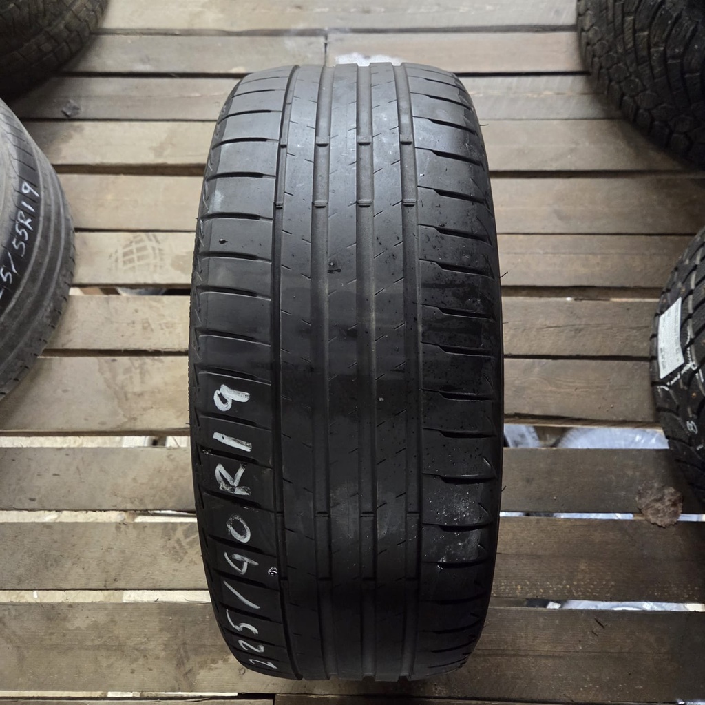 225/40R19 93W Bridgestone Turanza T005 Käytetty kesärengas 4mm DOT-22