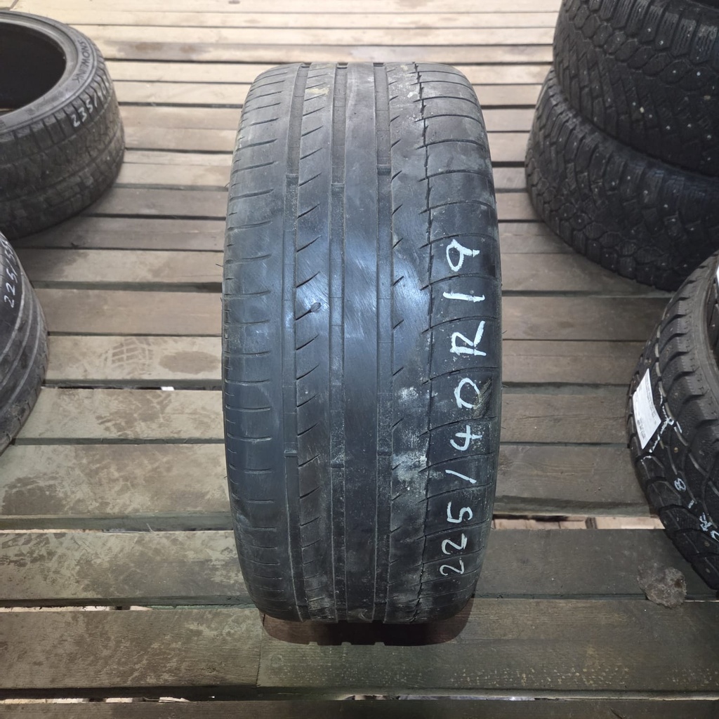 225/40R19 93Y Michelin Pilot Sport Käytetty kesärengas 4mm DOT-11