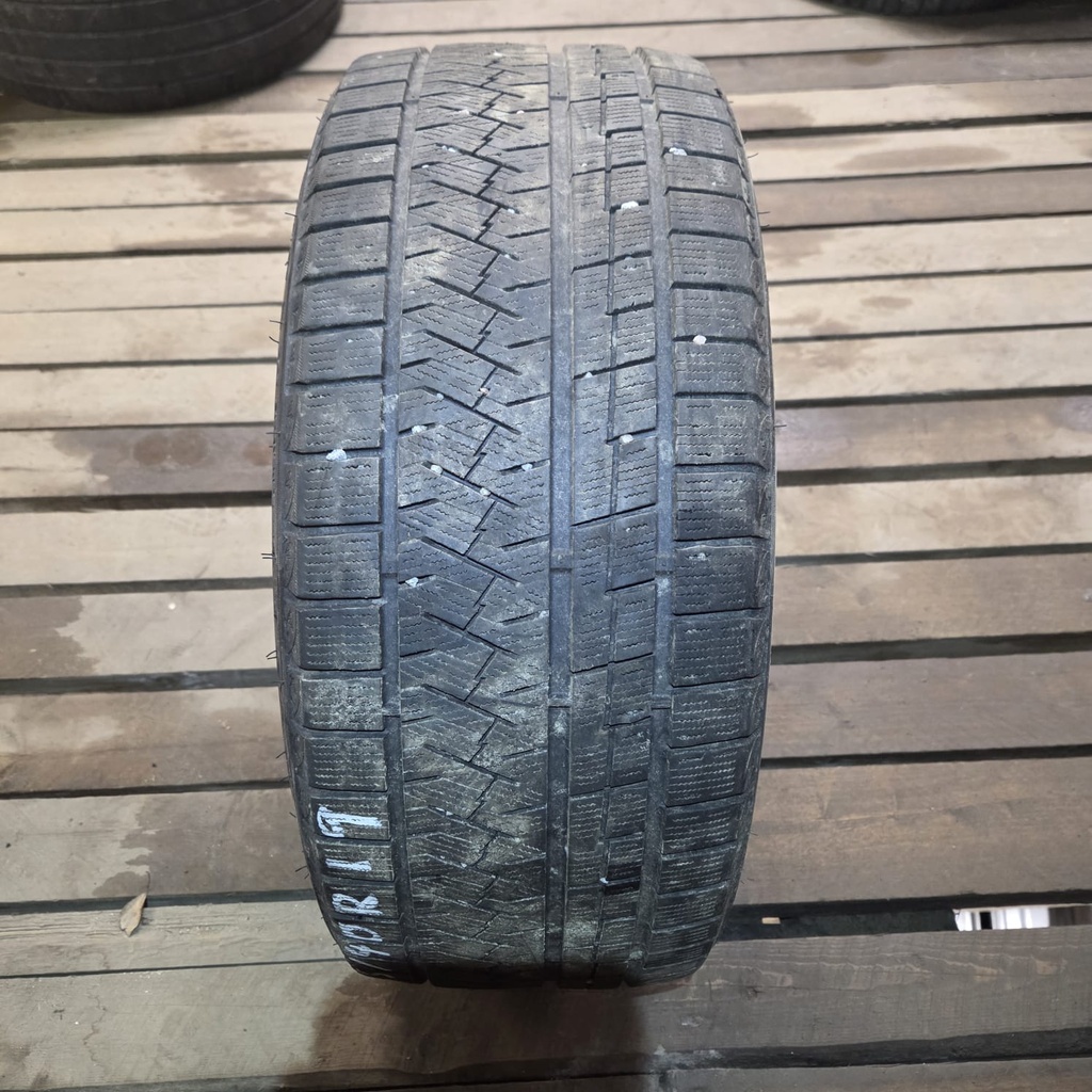 235/40R19 96W Triangle Snowlink TWT02 Käytetty kitkarengas 5mm DOT-21