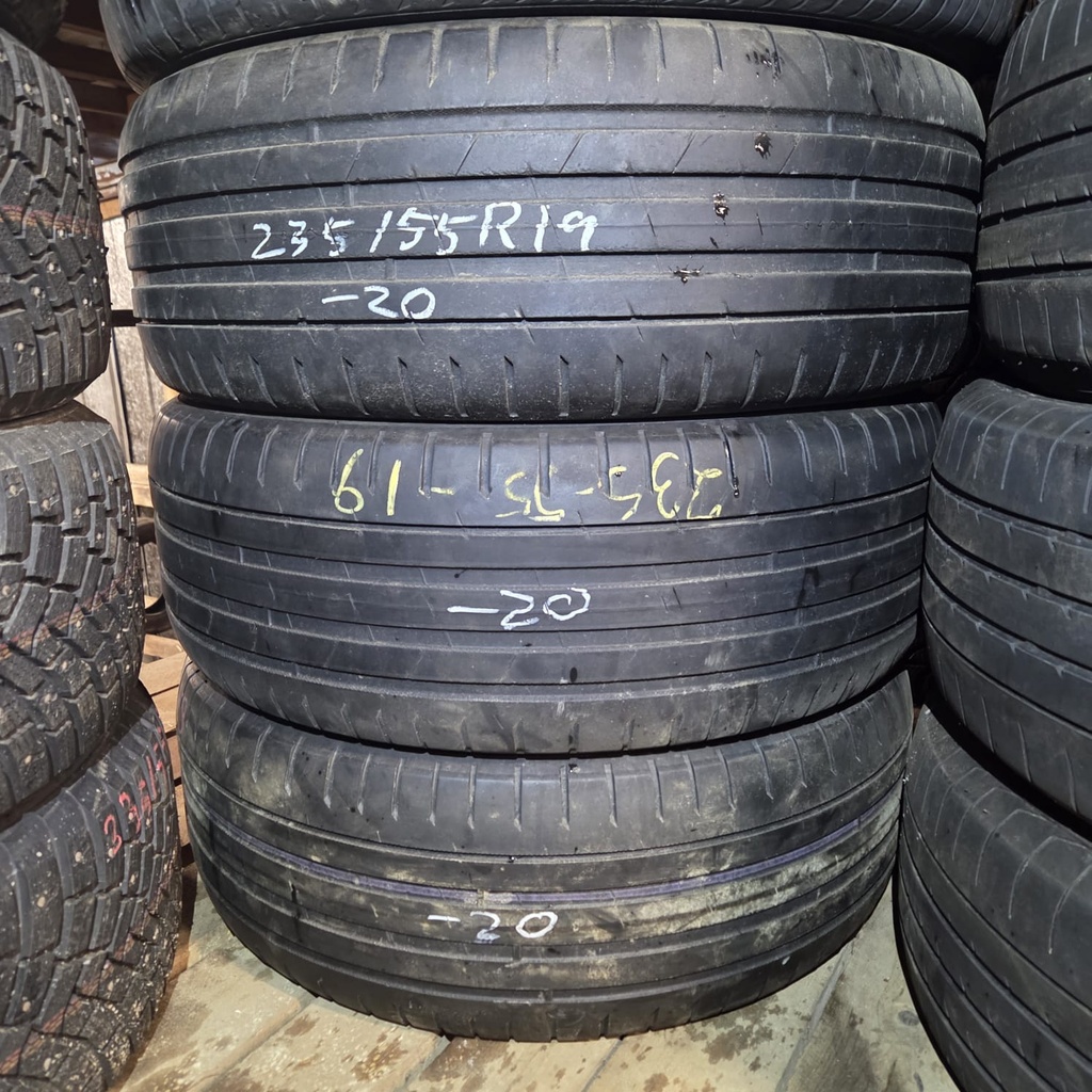 235/55R19 105W Nokian Hakka Black 2 SUV Käytetty kesärengas 3,5mm DOT-20