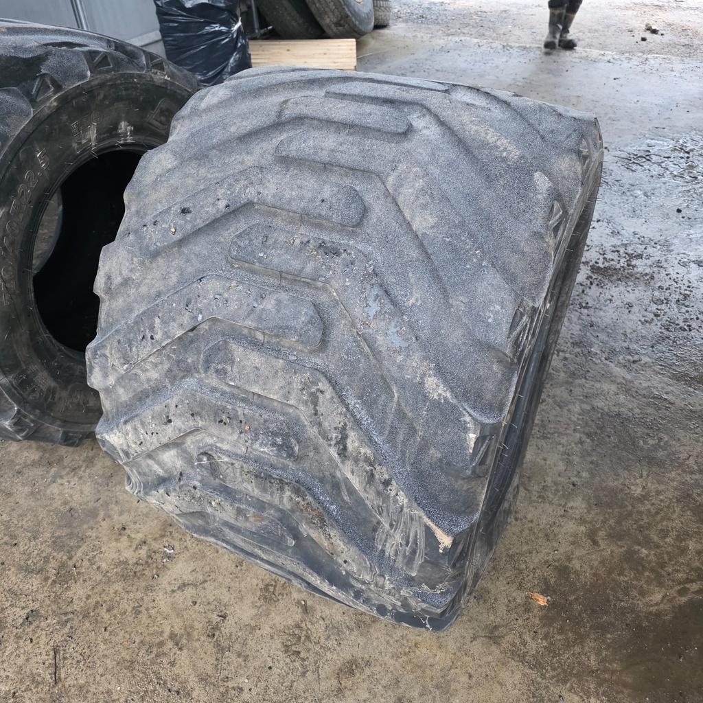 710/40R22.5 161D/172A8 BKT FL 639 Käytetty perävaunun rengas 17mm DOT-18