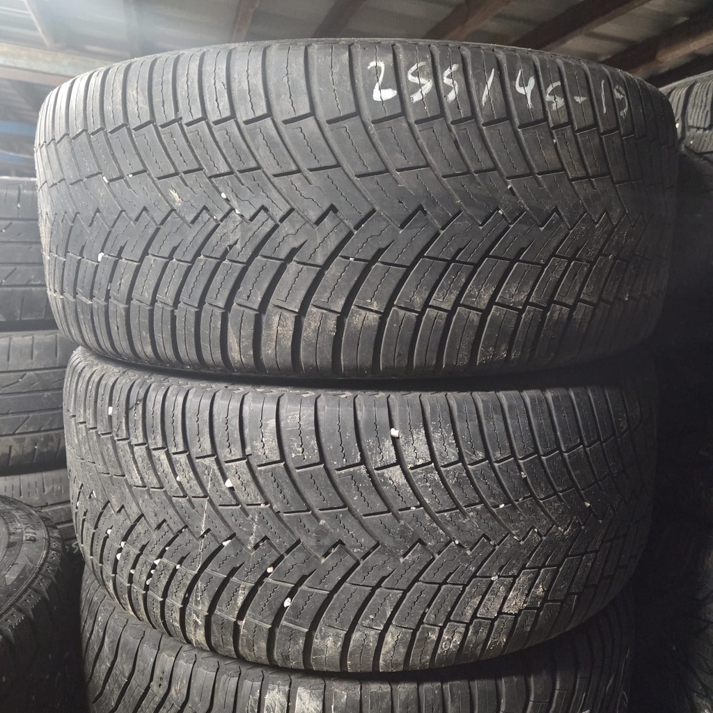 255/45R19 104H Pirelli Scorpion SF2 Käytetty kitkarengas 5-5,5mm DOT-22 ja -23
