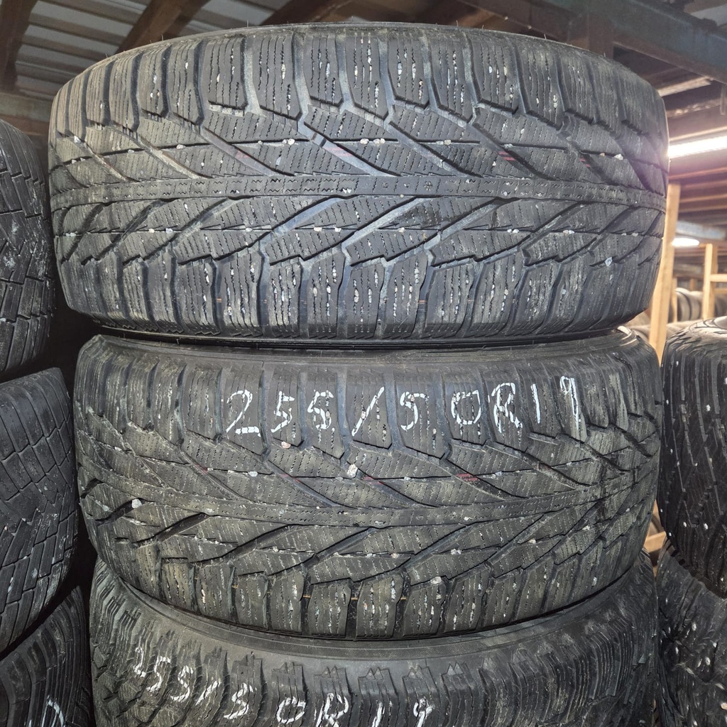 255/50R19 107R XL Nokian Hakkapeliitta R2 SUV Runflat Käytetty kitkarengas 8mm DOT-18